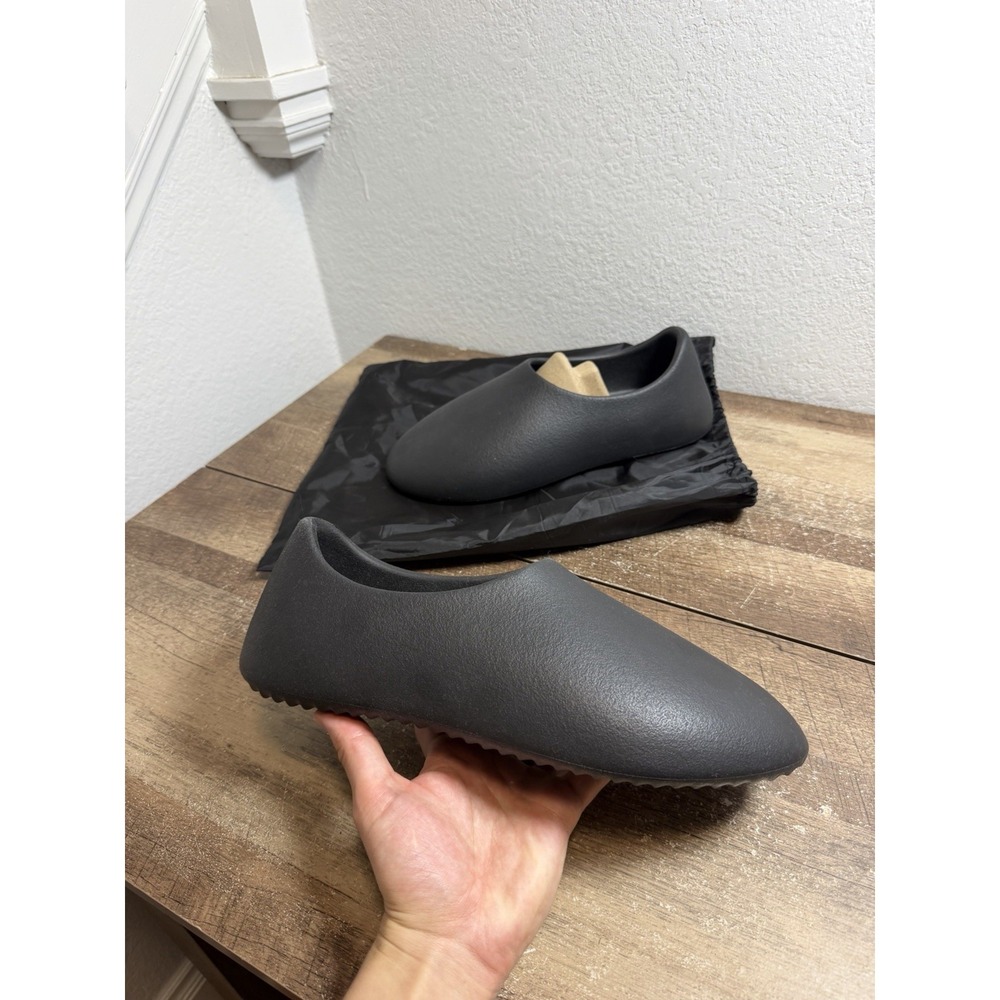 Yeezy YZY SLPRS SL-01 Size 10 Black Slippers Slides Ye Slip Ons New